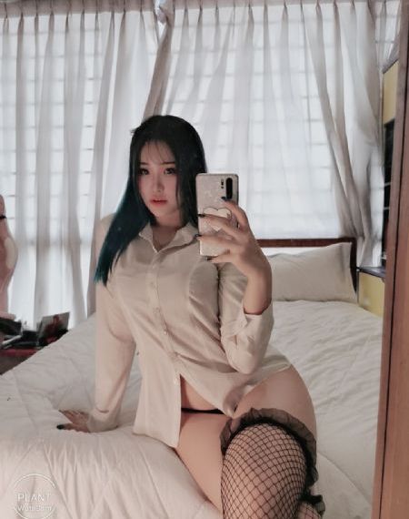 美女露出让男生揉的电影