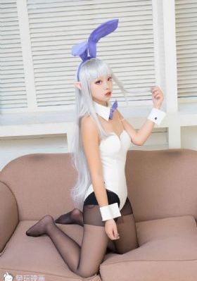 年轻的女教师在线观看